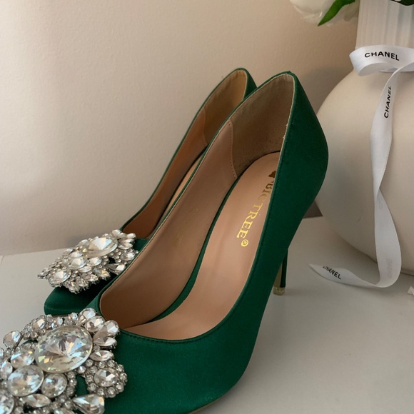 BIGTREE Green Satin Jeweled Heels – Size 38 - Picture 8 of 8